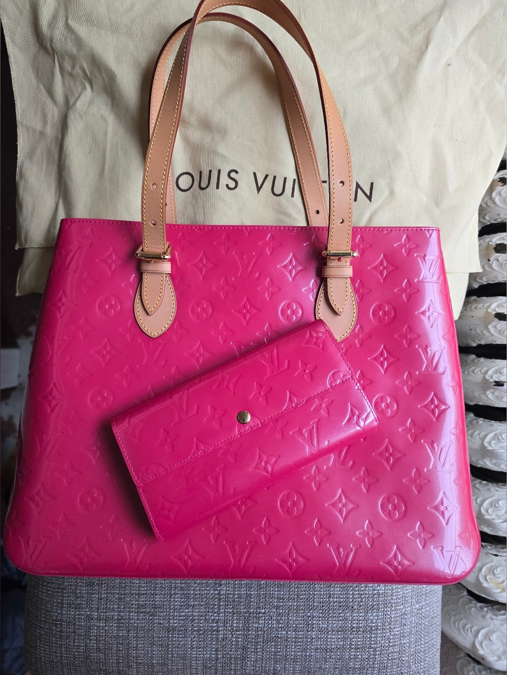Louis Vuitton Vernis Brentwood Tote In Framboise